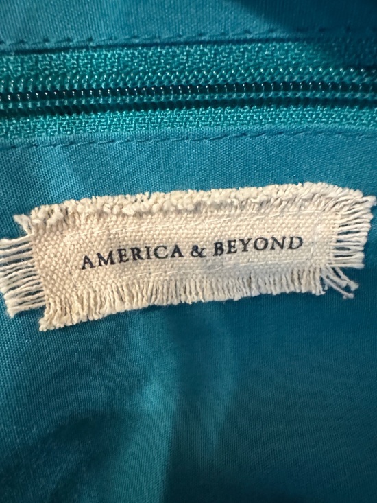 NWT America & Beyond Multicolor Embroidered Tote with Zip Pouch Set - Picture 2 of 13